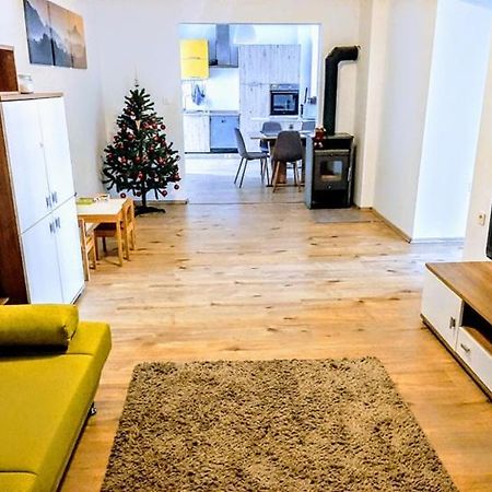 Zoe Apartment Maribor Extérieur photo